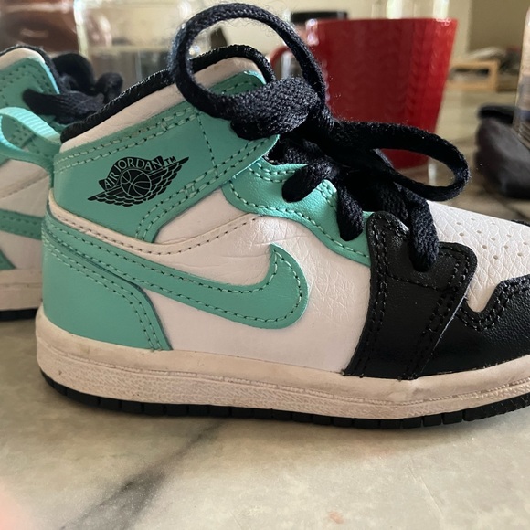 Jordan 1 Mid Toddler Boy Shoes Size 6C - Picture 2 of 4